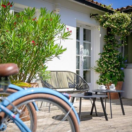 Hotel Le Clocher Арс-эн-Рэ Экстерьер фото