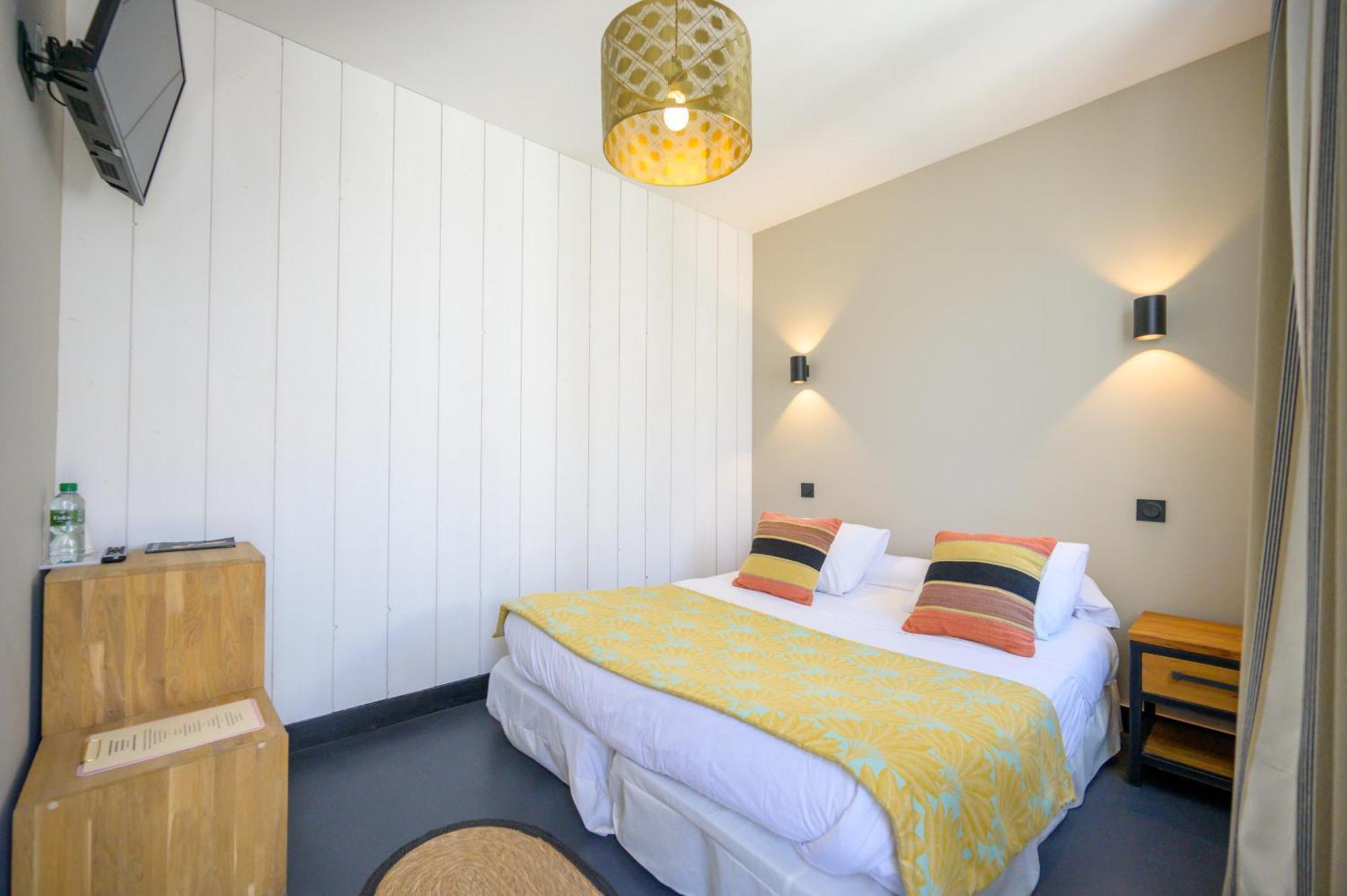 Hotel Le Clocher Арс-эн-Рэ Экстерьер фото