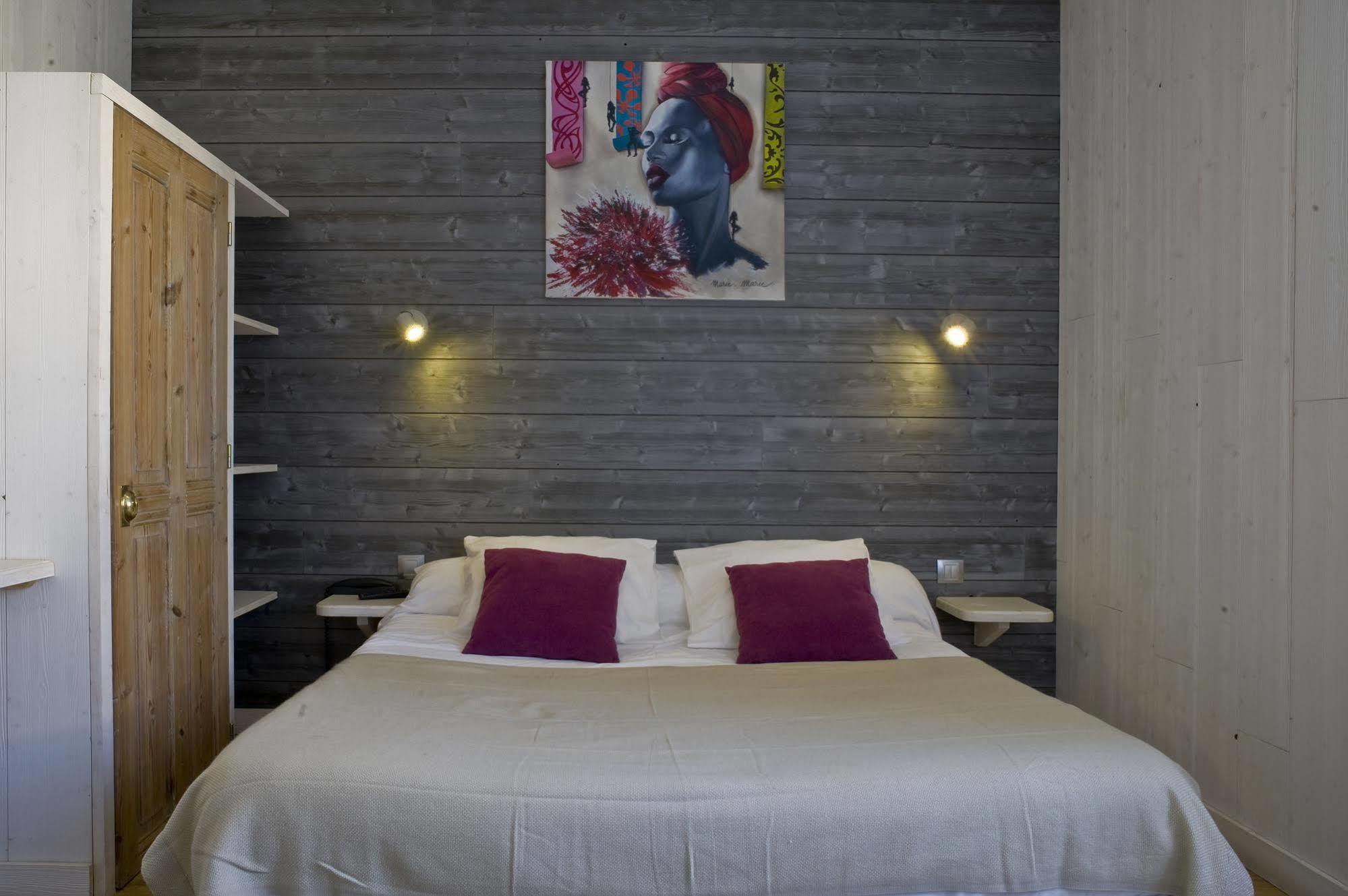 Hotel Le Clocher Арс-эн-Рэ Экстерьер фото